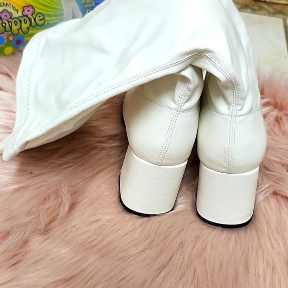 Brand New GENERATION HIPPIE ADULT WHITE GO-GO BOOTS-M - Picture 6 of 8